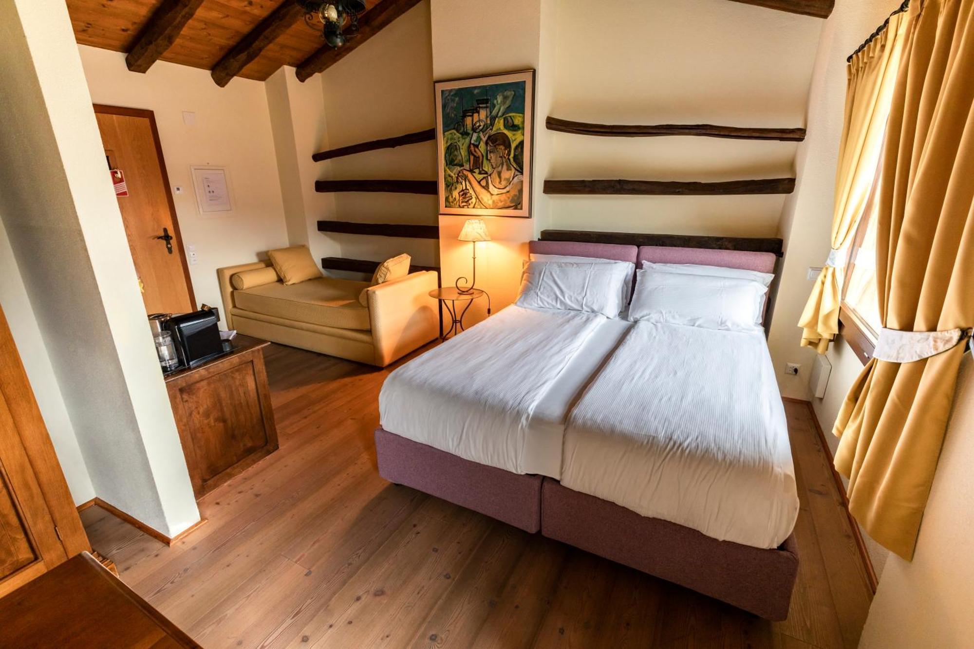 Wine & Art Relais Vallombrosa Castelrotto Room photo