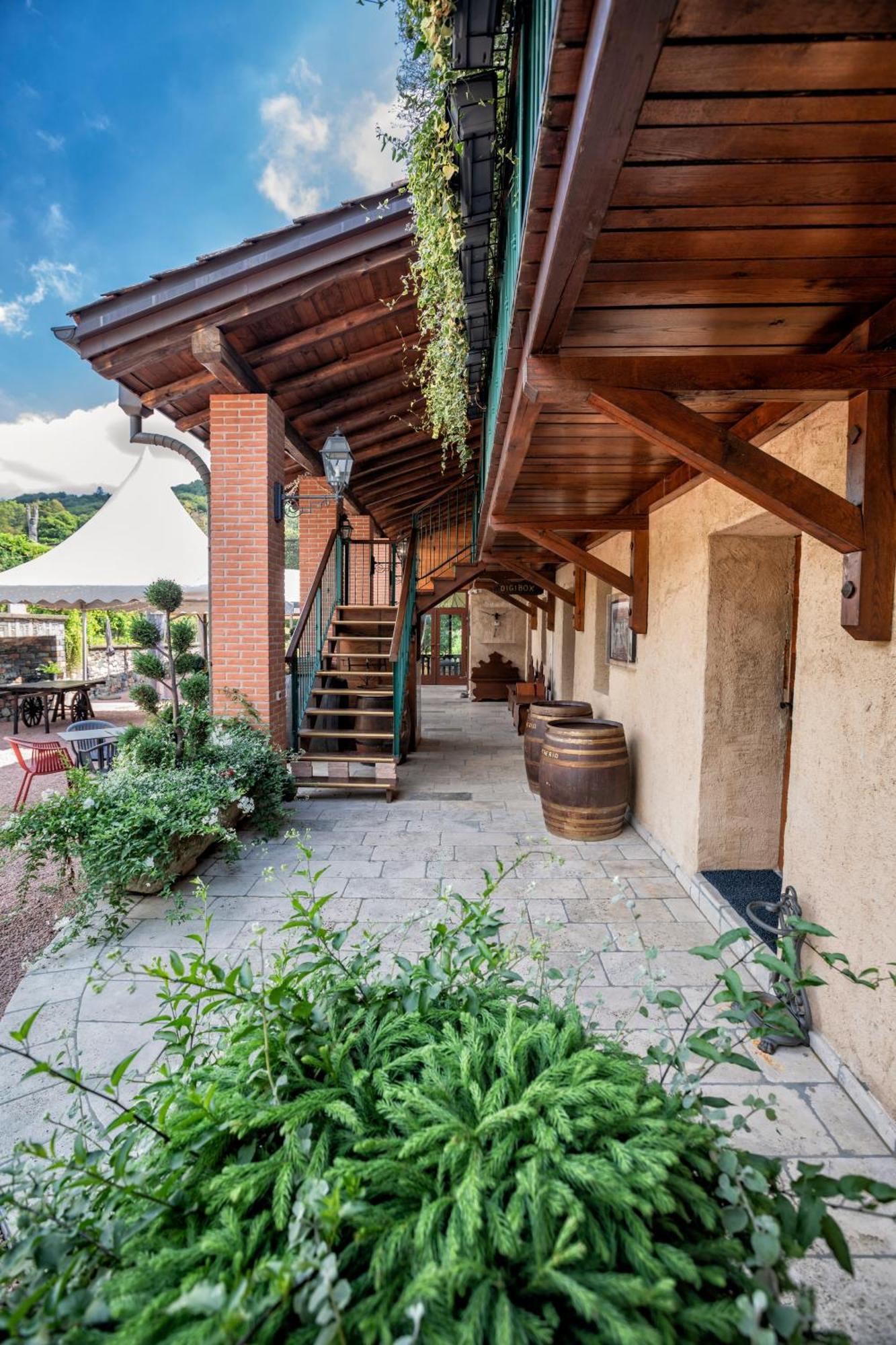 Wine & Art Relais Vallombrosa Castelrotto Exterior photo
